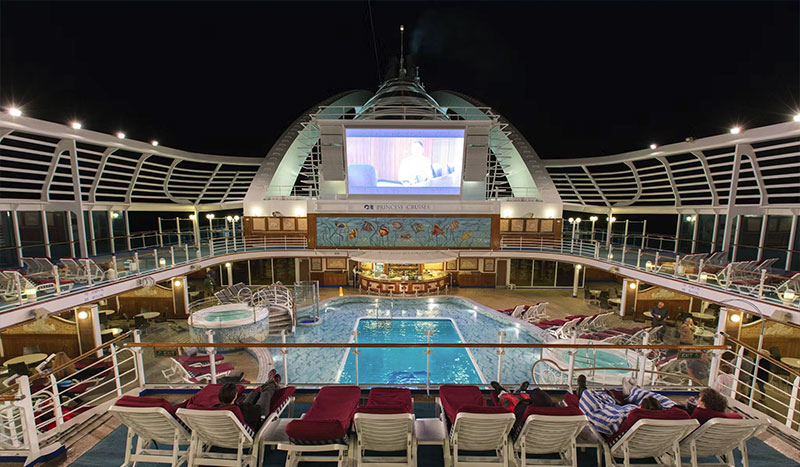 cruise-ship-deck-movie